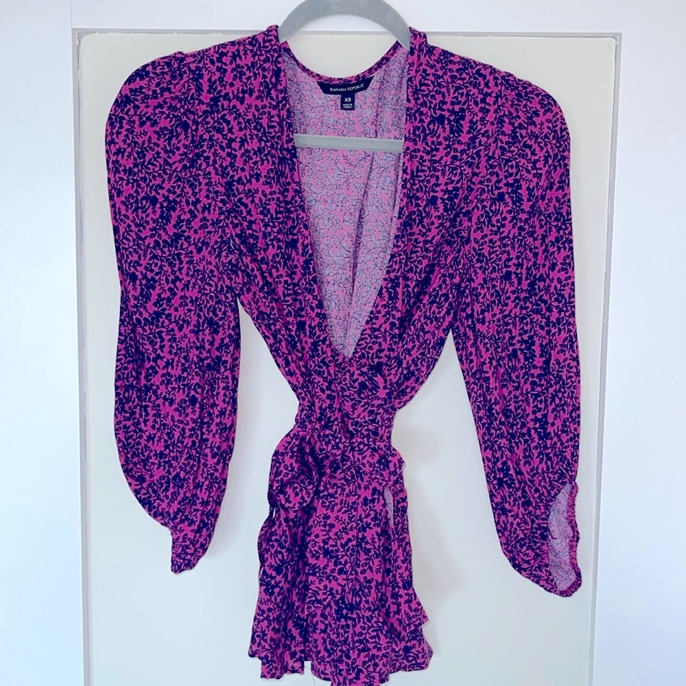 Banana Republic Magenta & Deep Navy Wrap blouse. Size XS. Worn once.